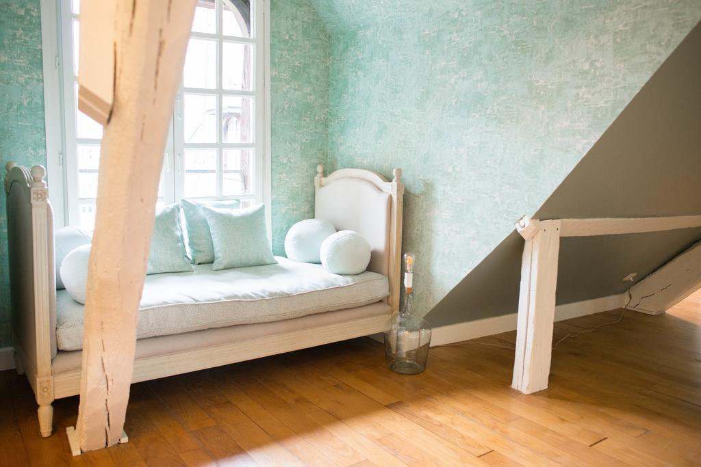 Marnie Et Mister H Bed & Breakfast แรนส์ ภายนอก รูปภาพ