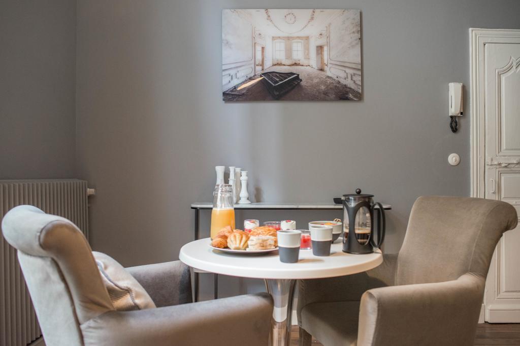 Marnie Et Mister H Bed & Breakfast แรนส์ ภายนอก รูปภาพ