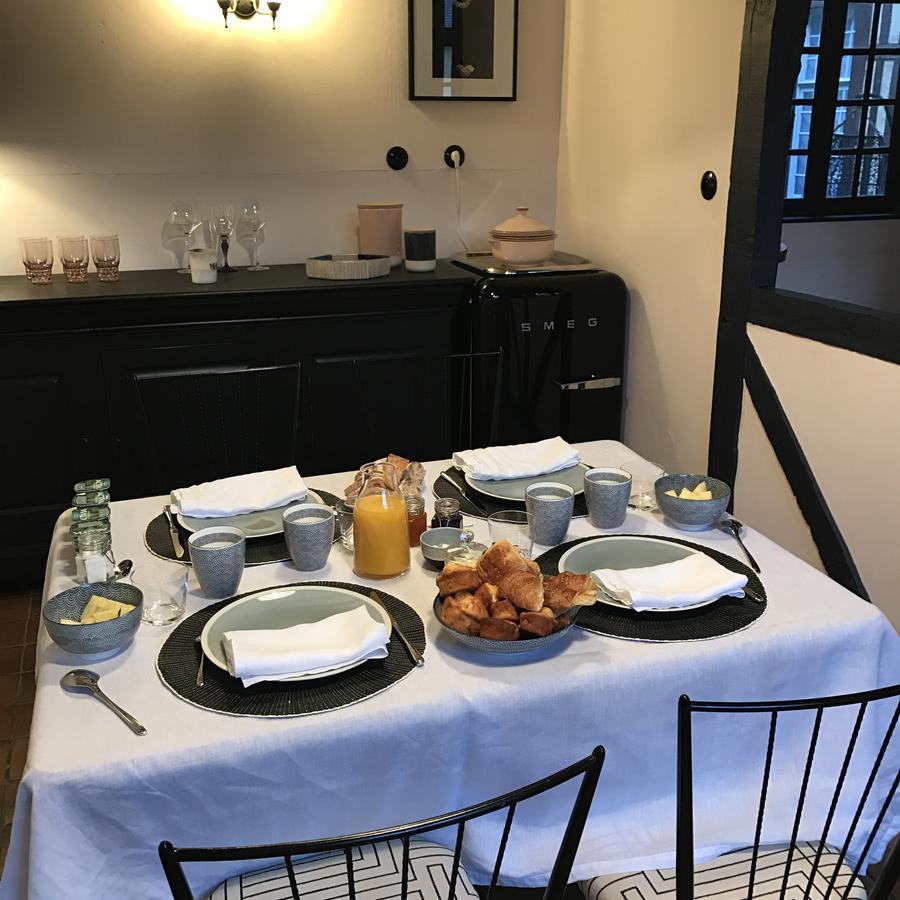 Marnie Et Mister H Bed & Breakfast แรนส์ ภายนอก รูปภาพ
