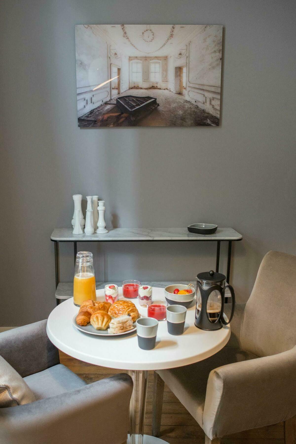 Marnie Et Mister H Bed & Breakfast แรนส์ ภายนอก รูปภาพ