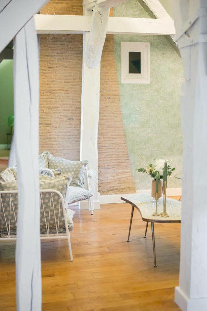 Marnie Et Mister H Bed & Breakfast แรนส์ ภายนอก รูปภาพ