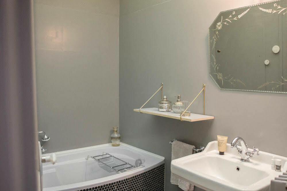 Marnie Et Mister H Bed & Breakfast แรนส์ ภายนอก รูปภาพ