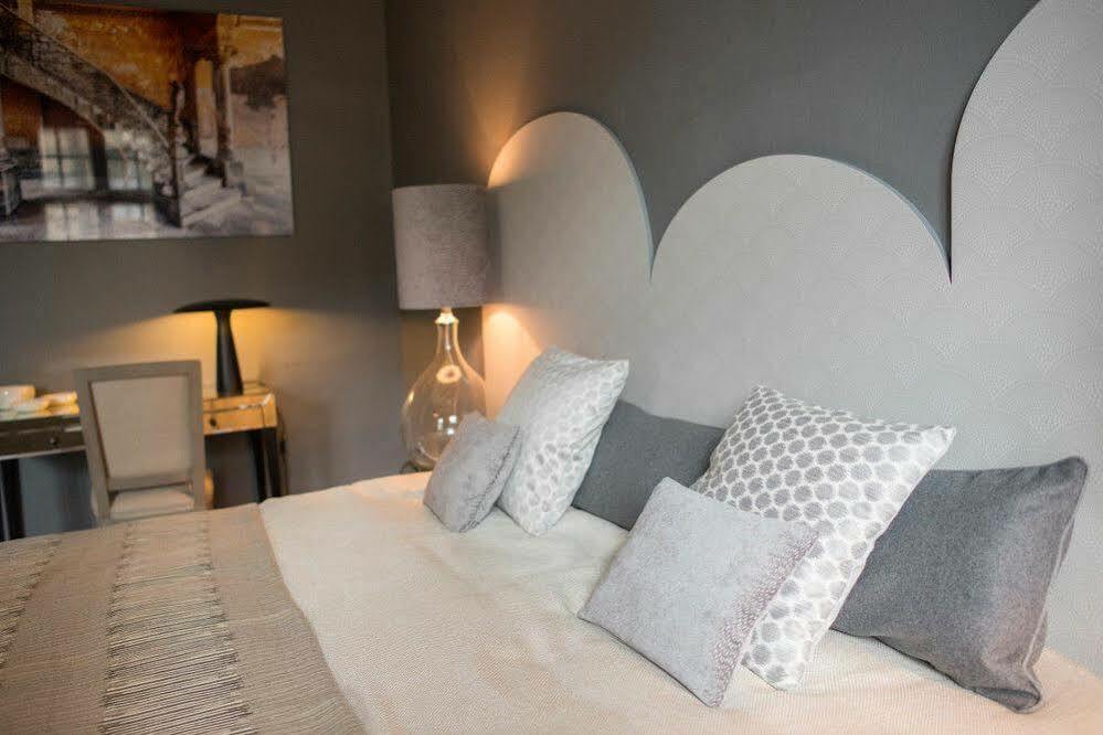 Marnie Et Mister H Bed & Breakfast แรนส์ ภายนอก รูปภาพ